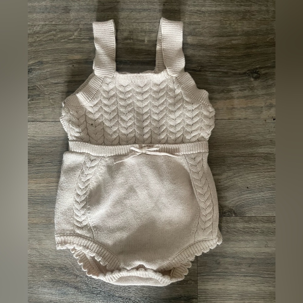 OATMEAL CABLED 18MONTHS BABY ONESIE